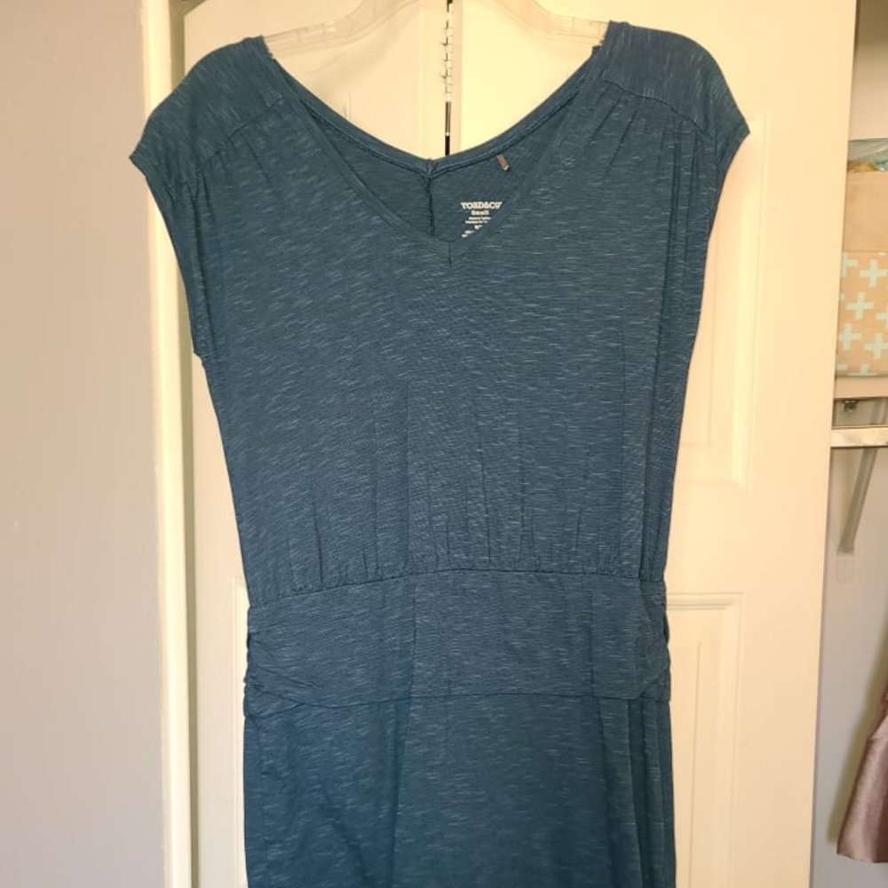Toad&Co stretchy blue summer dress with flattering slouchy waist